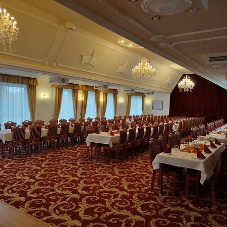 Hotel Korona Wellness, Rendezvény és Borszálloda Eger Exterior foto