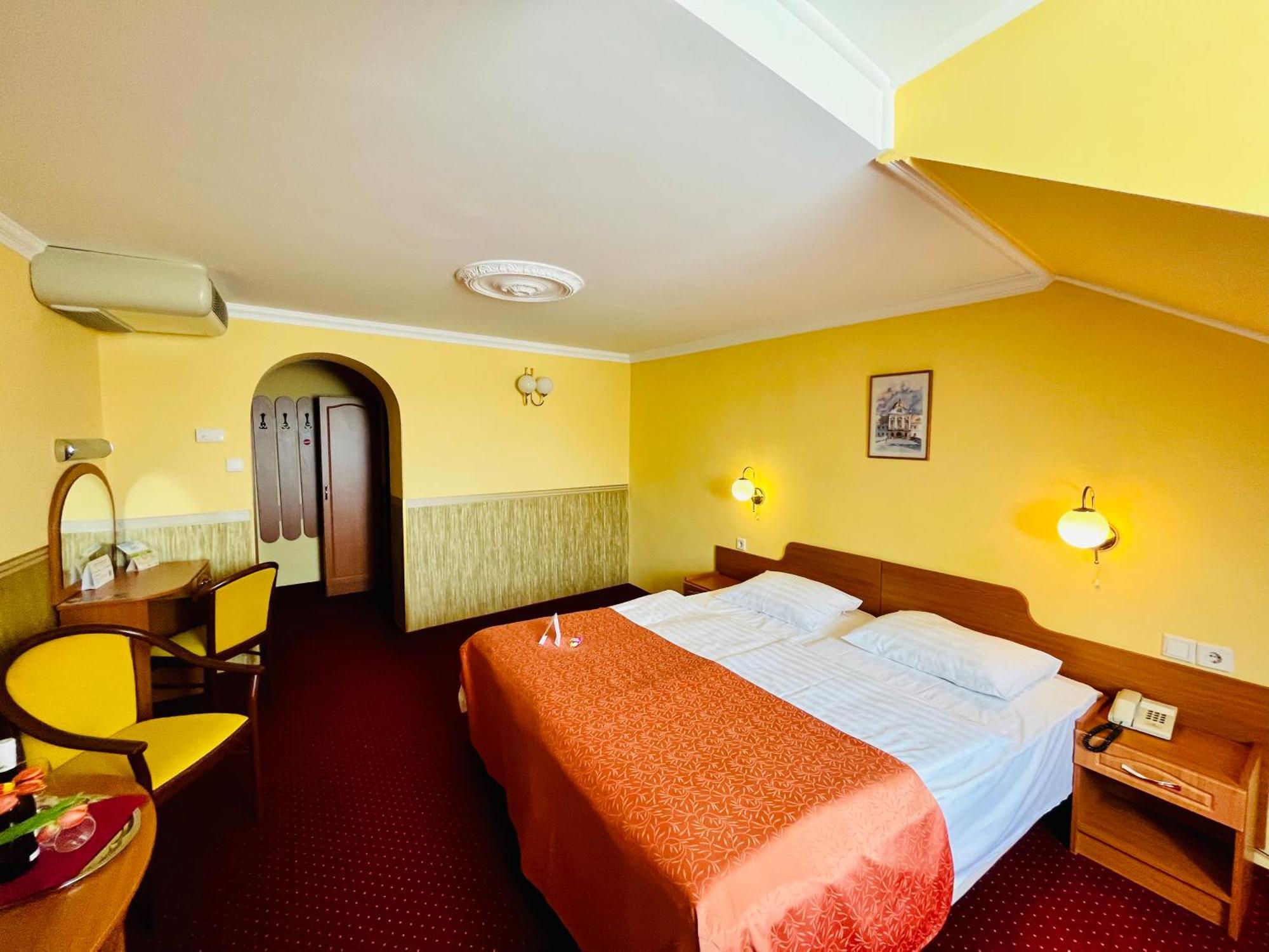 Hotel Korona Wellness, Rendezvény és Borszálloda Eger Habitación foto