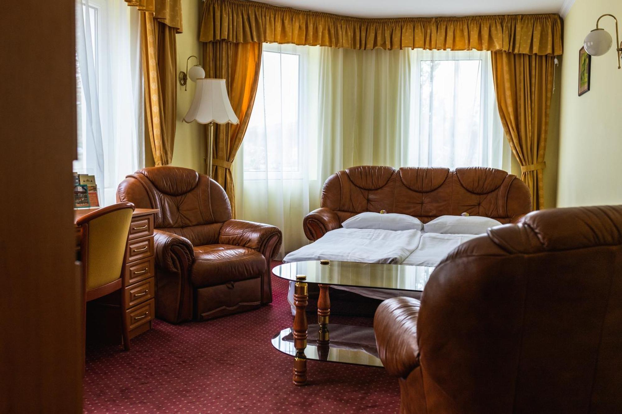 Hotel Korona Wellness, Rendezvény és Borszálloda Eger Habitación foto