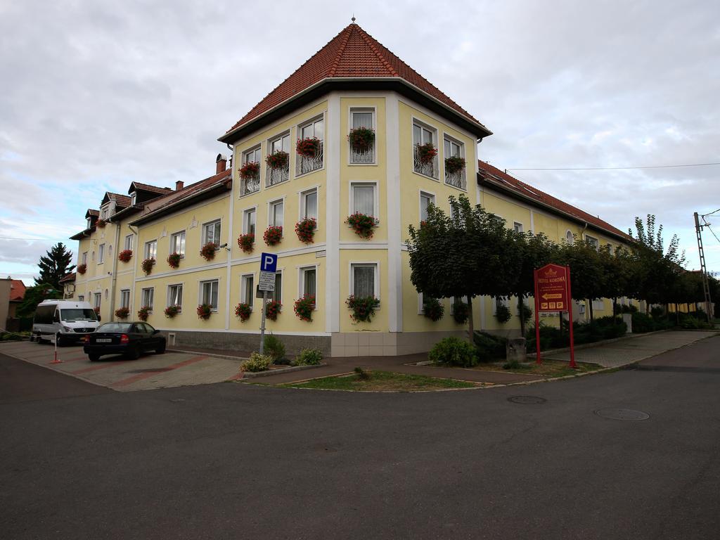 Hotel Korona Wellness, Rendezvény és Borszálloda Eger Exterior foto